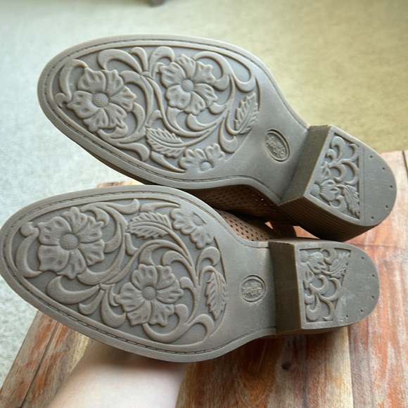 EuroSoft by Sofft Brown Slingback Bootie NWOT Size 7 - Picture 3 of 4